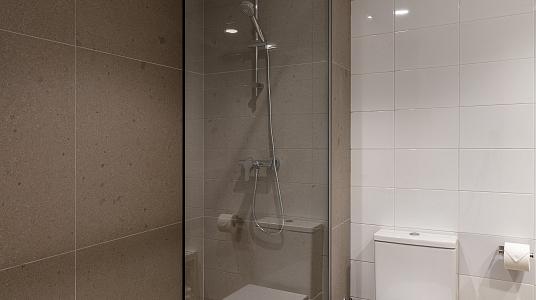 Chambre supérieur double avec un lit double au dernier étage
