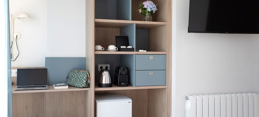 Chambre double a l'etage attique communicante avec terrasse