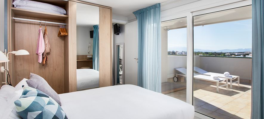 Penthouse double room Side-facing with a terrace