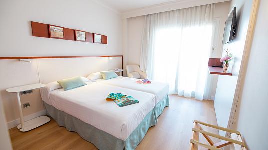 Chambre communicante latérale (3 adultes + 1 enfant)
