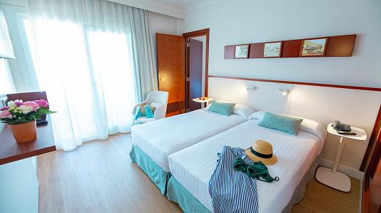 Chambre familiale latérale (4 adultes)
