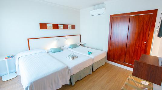 Chambre familiale latérale (5 adultes)