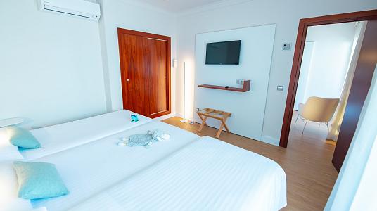 Chambre familiale latérale (5 adultes)