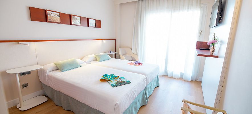 Habitación comunicante lateral (3 adultos + 1 niño)
