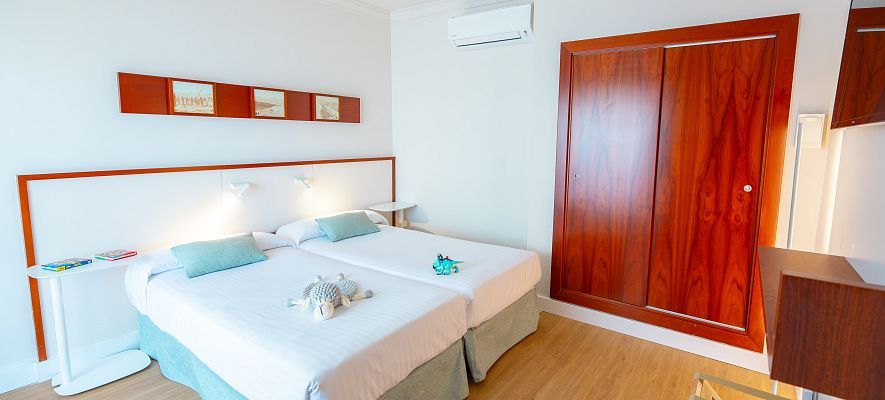 Habitación familiar lateral (2 adultos + 2 niños)
