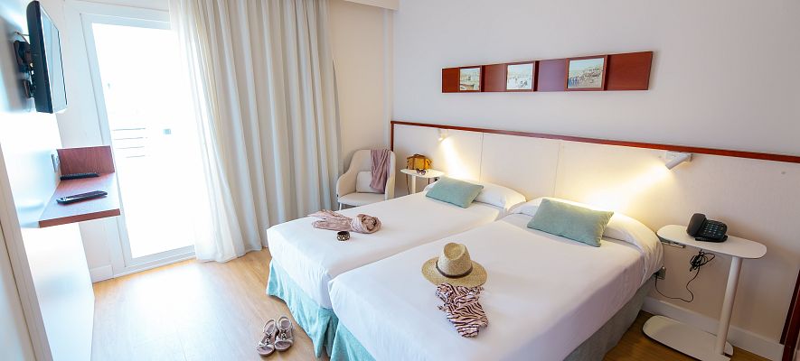 Habitación doble con vista al mar lateral