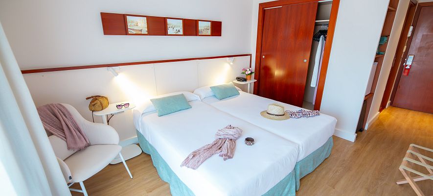 Habitación doble con vista al mar lateral