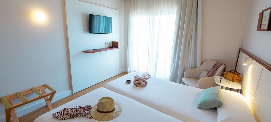 Habitación doble con vista al mar lateral