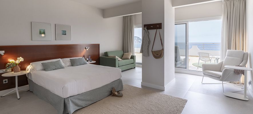 Habitación doble suite panorámica con vista al mar frontal