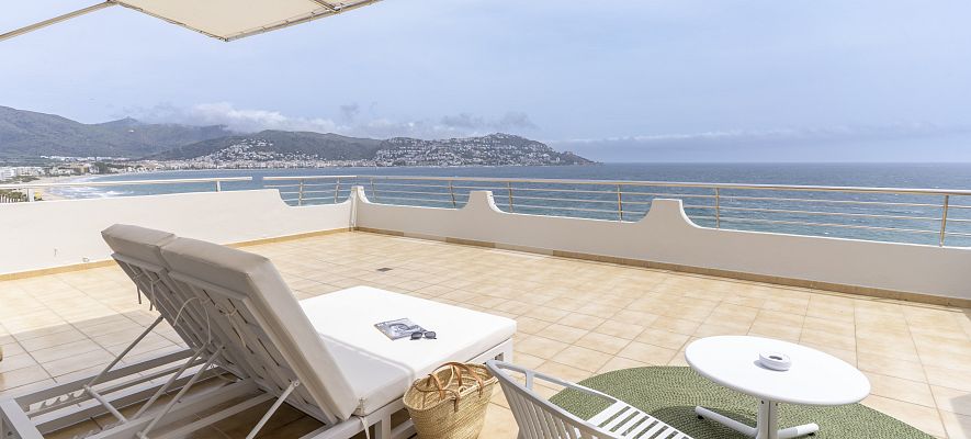 Habitación doble suite panorámica con vista al mar frontal