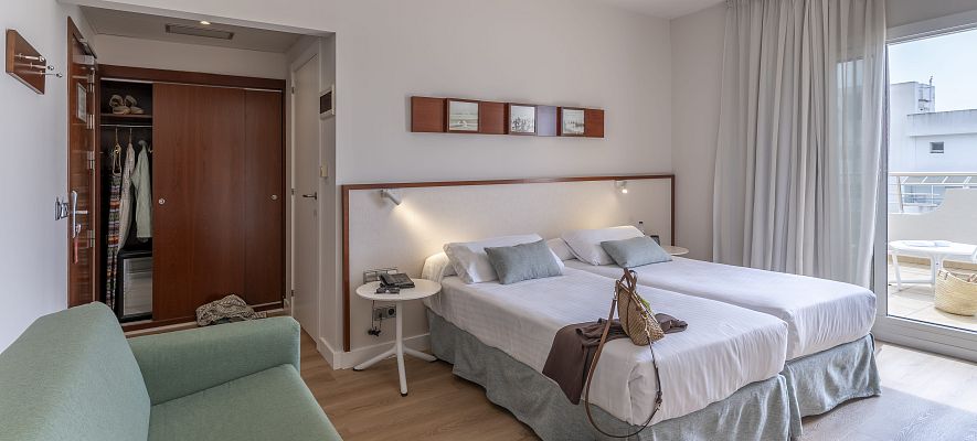 Habitación doble superior con vista al mar lateral