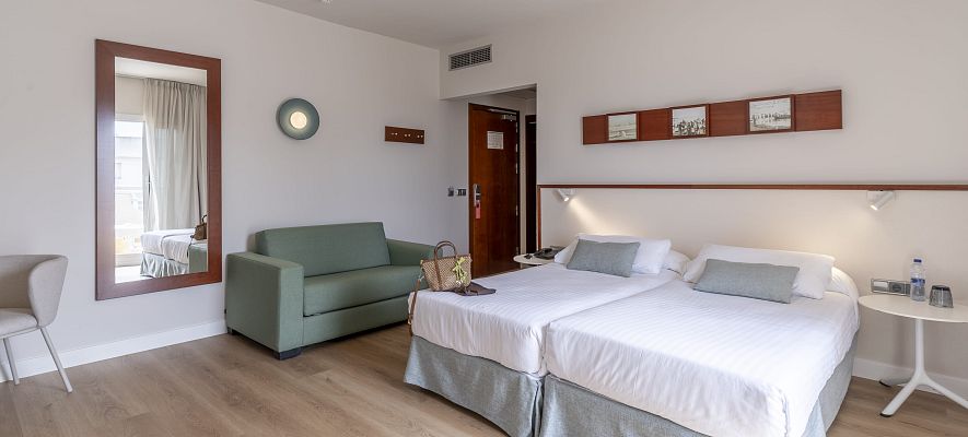 Habitación doble superior con vista al mar lateral