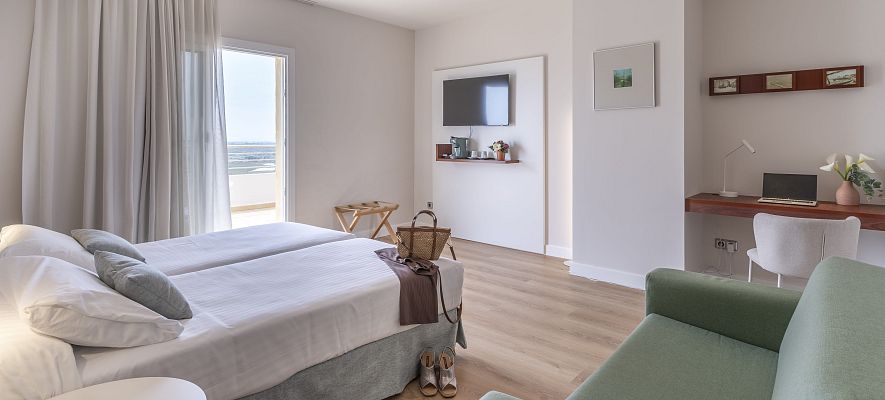 Habitación doble superior con vista al mar lateral
