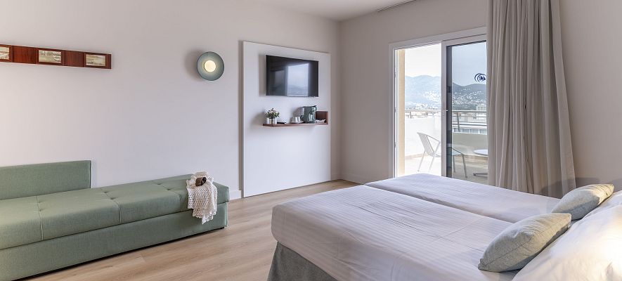Habitación doble superior con vista al mar lateral