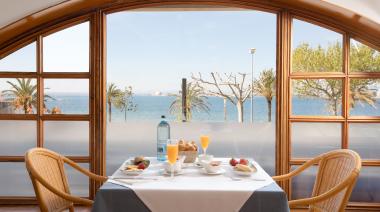 Breakfasts with sea views