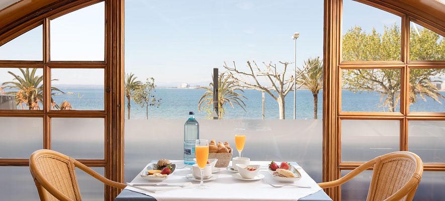 Breakfast with a sea view