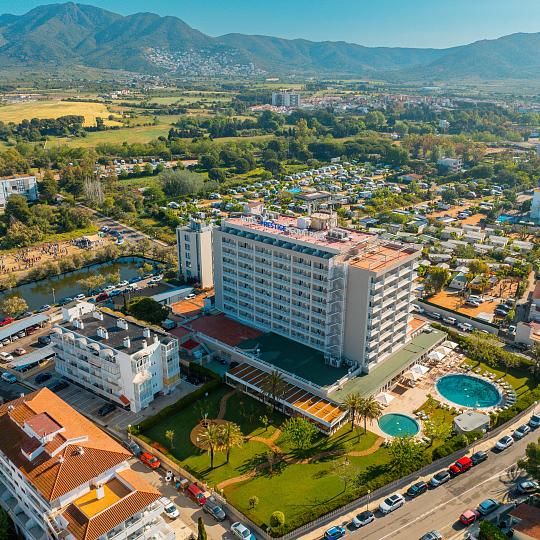 Votre resort familiale avec piscine et animation à Rosas