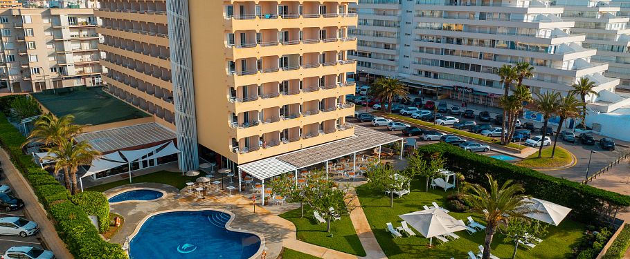 The spa hotel you always dreamed of, on the beach in Roses